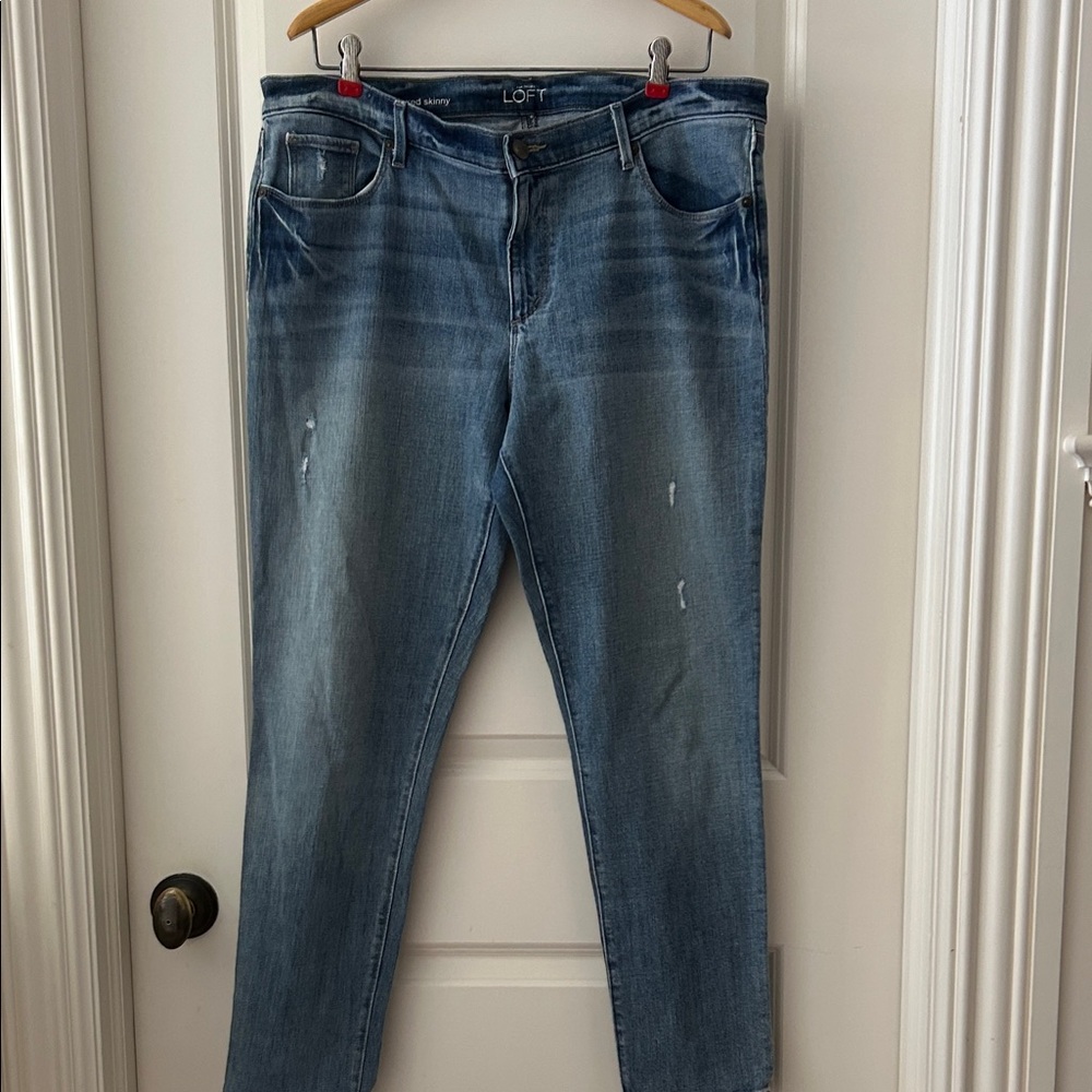 Ann Taylor LOFT Women's Relaxed Skinny distressed Jeans size 32/14